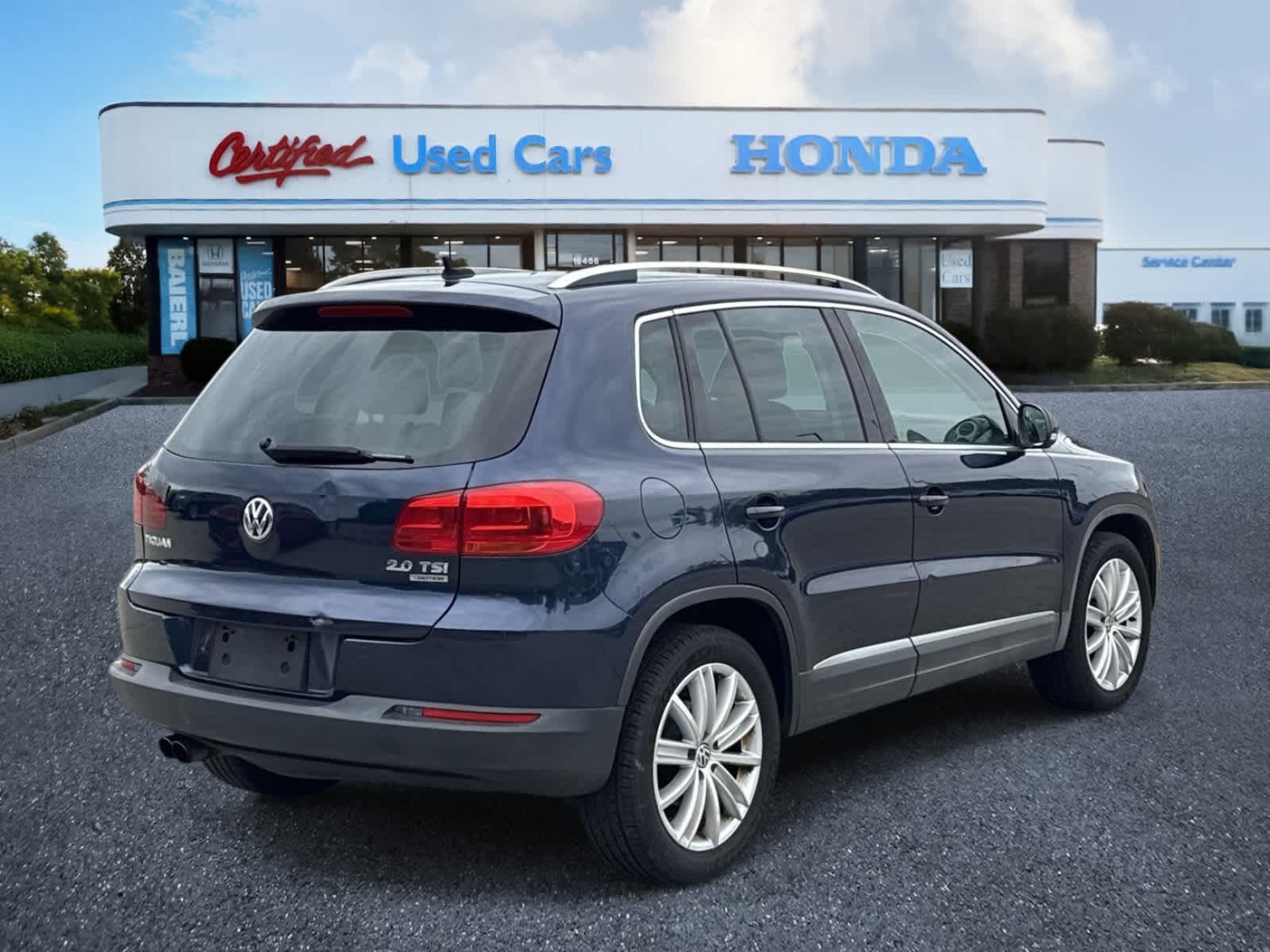 Thumbnail: 2012 Volkswagen Tiguan - 5