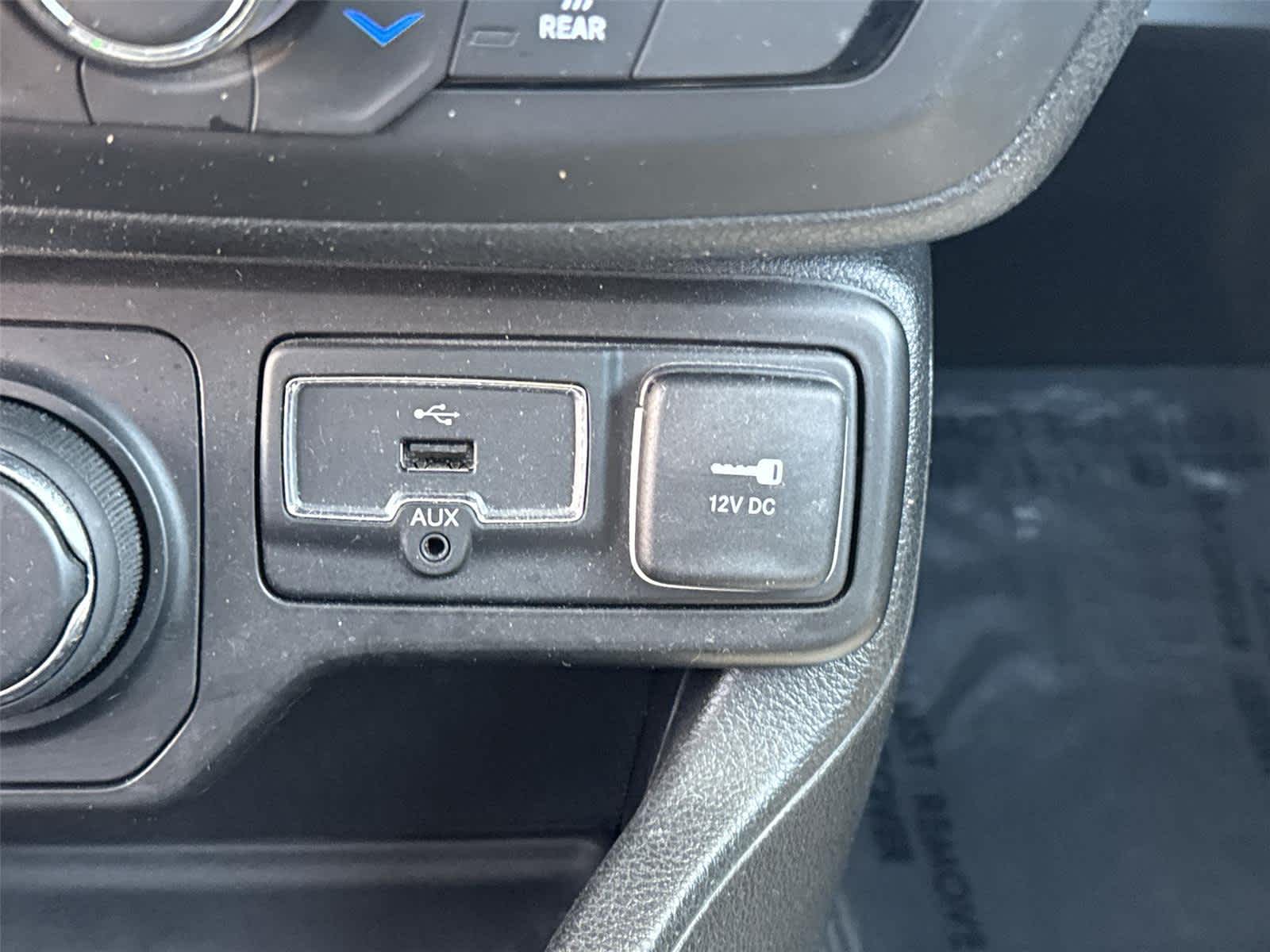 Thumbnail: 2018 Jeep Renegade - 26