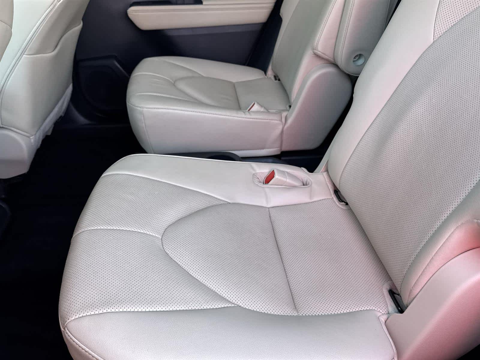 Thumbnail: 2023 Toyota Highlander - 14