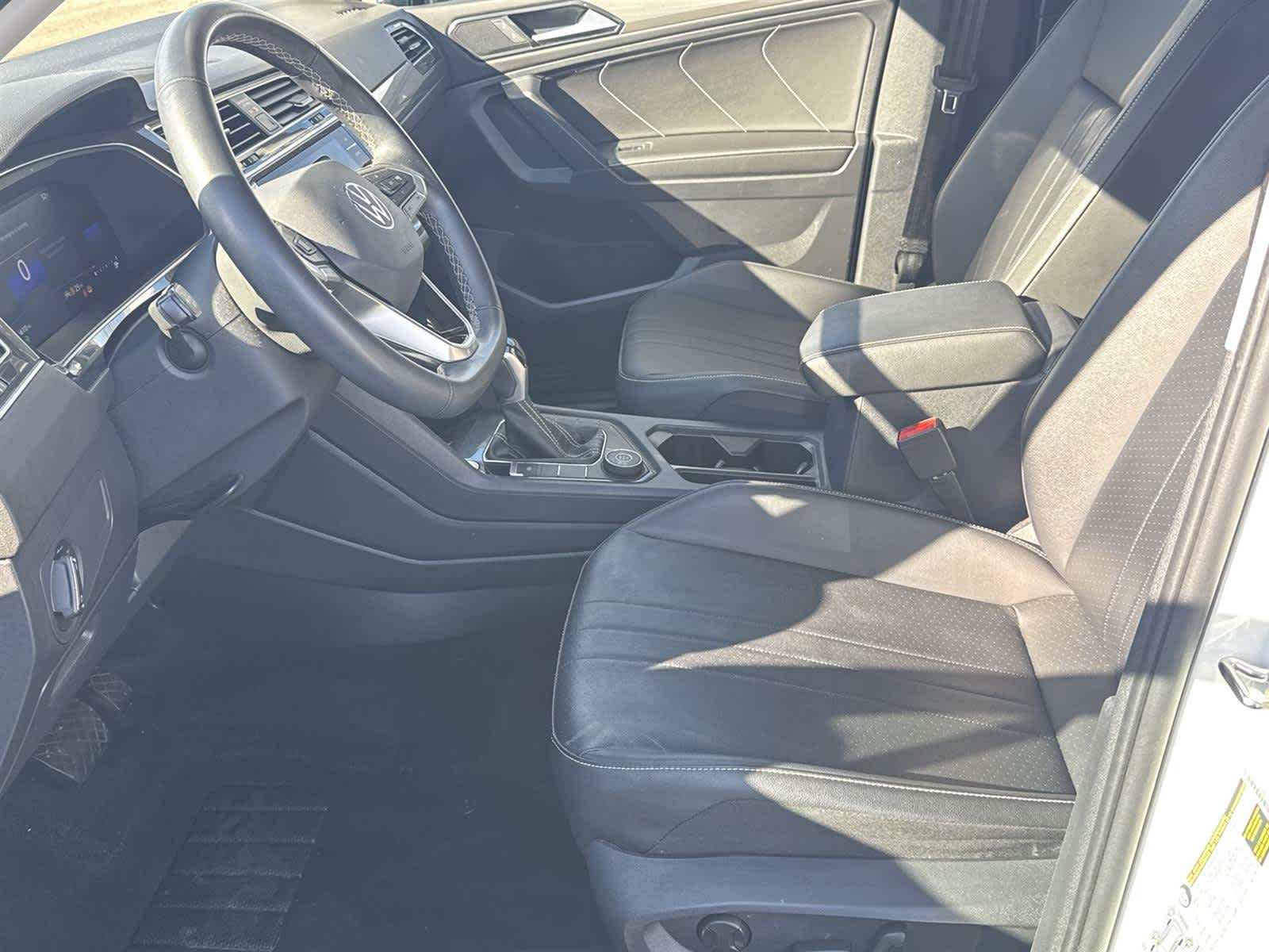 Thumbnail: 2022 Volkswagen Tiguan - 12