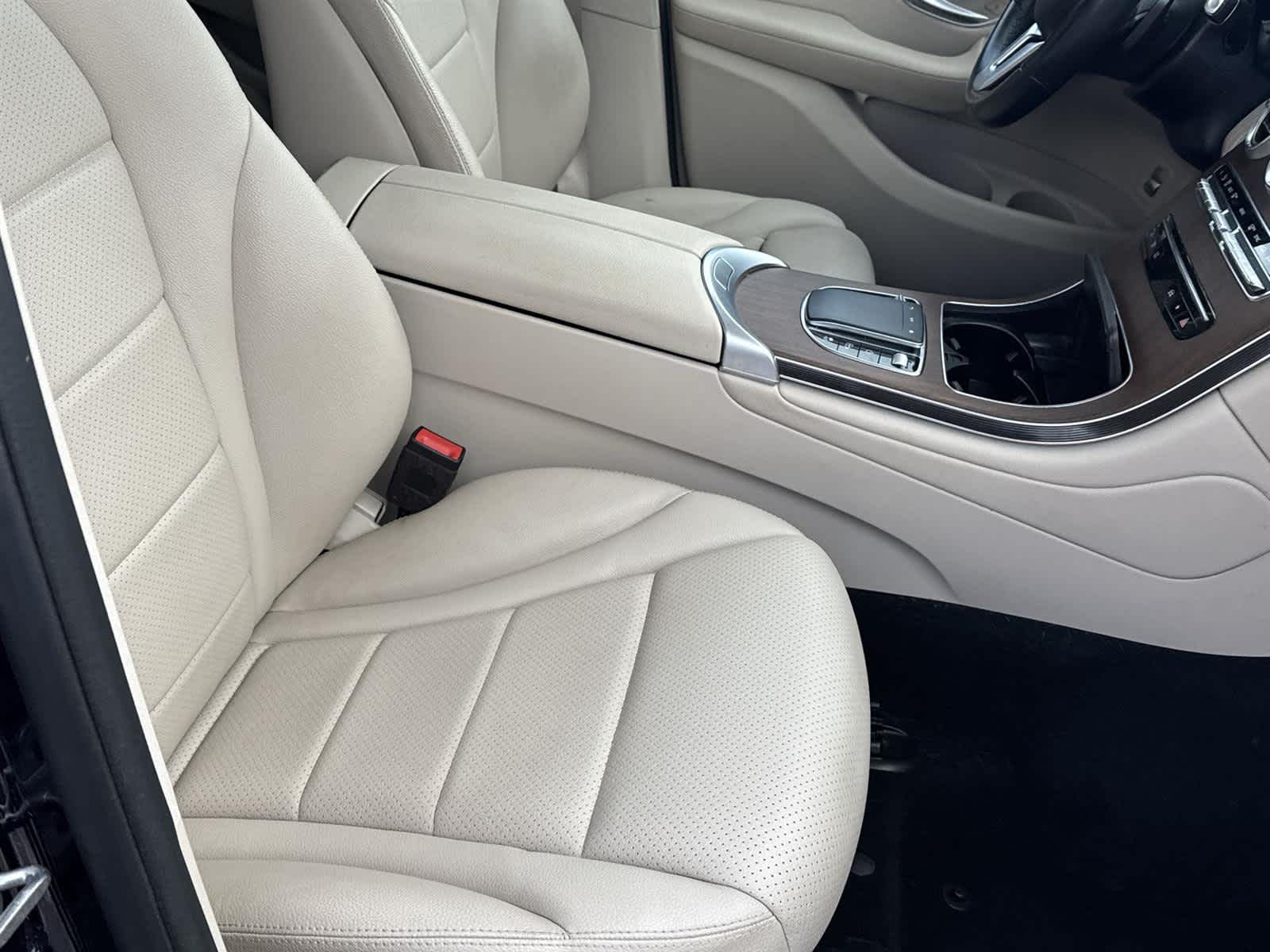 Thumbnail: 2022 Mercedes-Benz GLC - 17