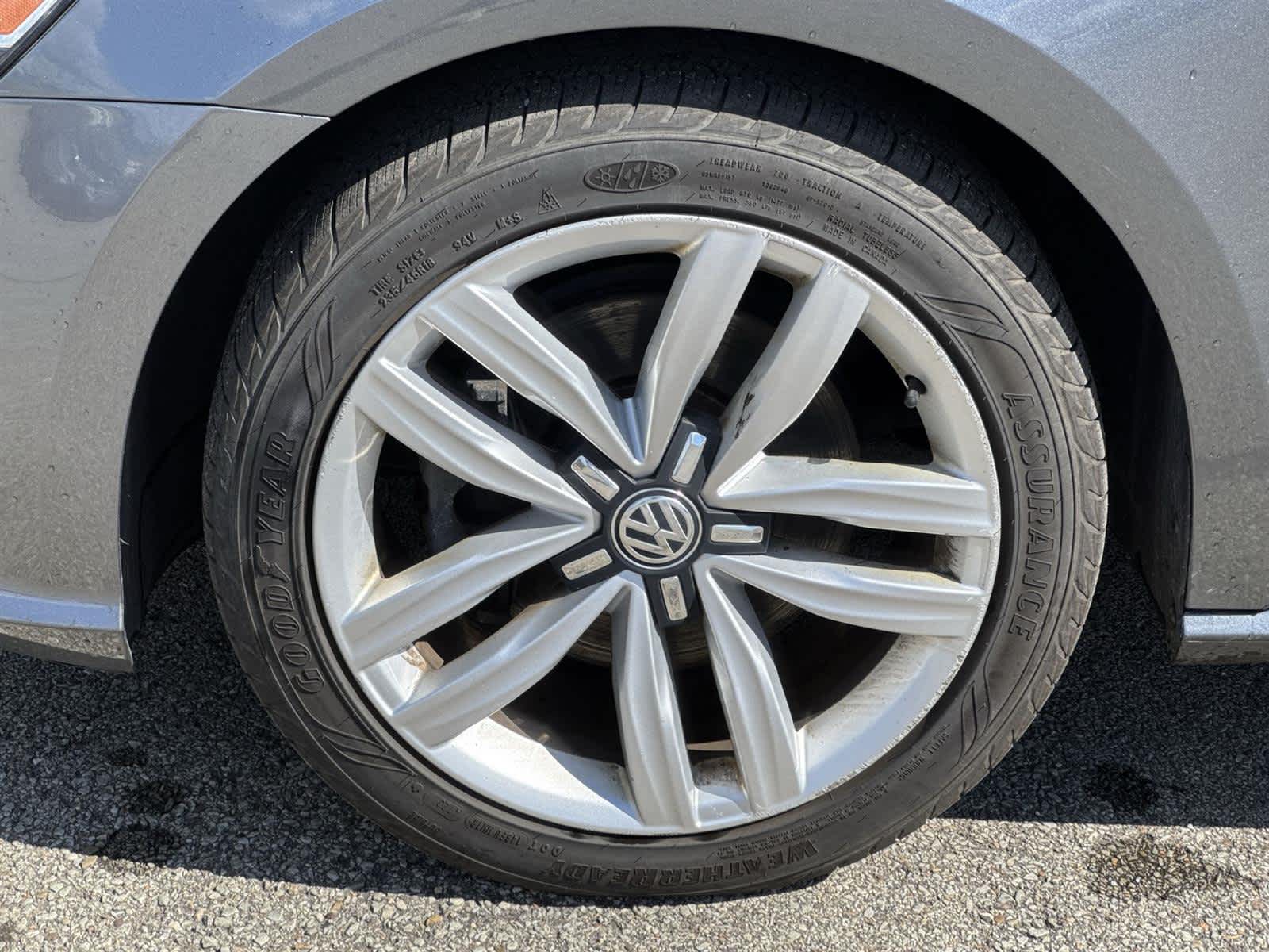 Thumbnail: 2017 Volkswagen Passat - 12