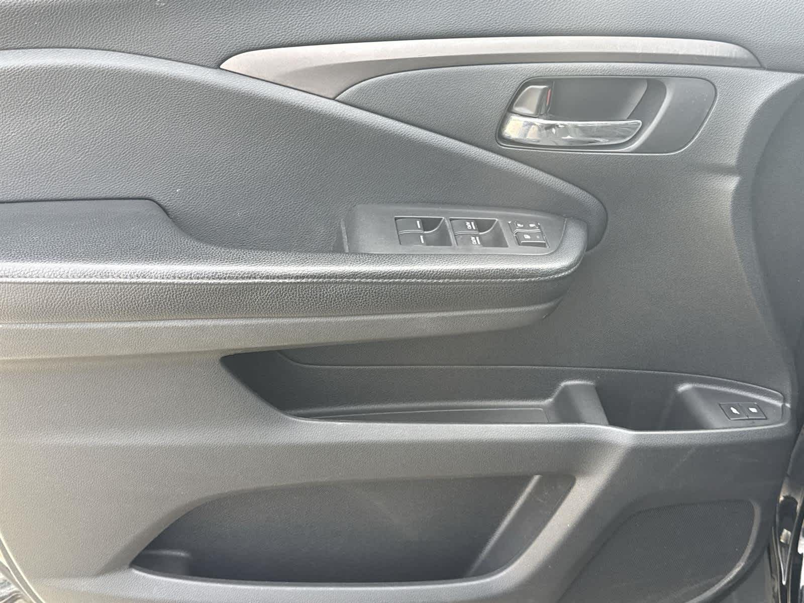 Thumbnail: 2018 Honda Pilot - 32