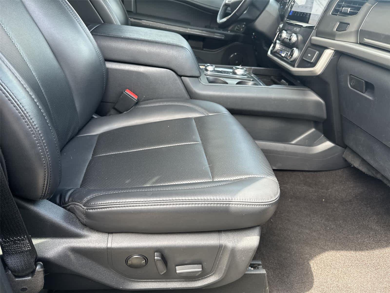 2022 Ford Expedition XLT - Photo 16