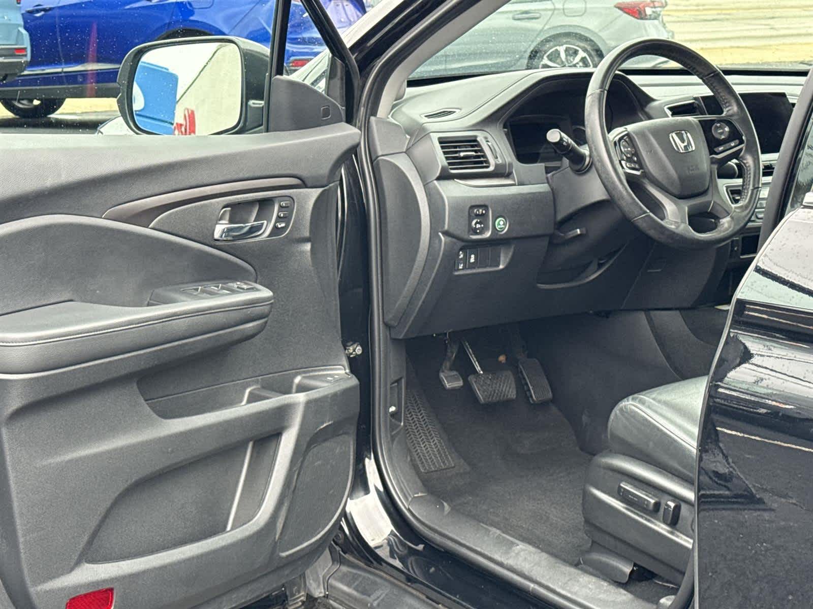 2021 Honda Pilot Special Edition photo 2