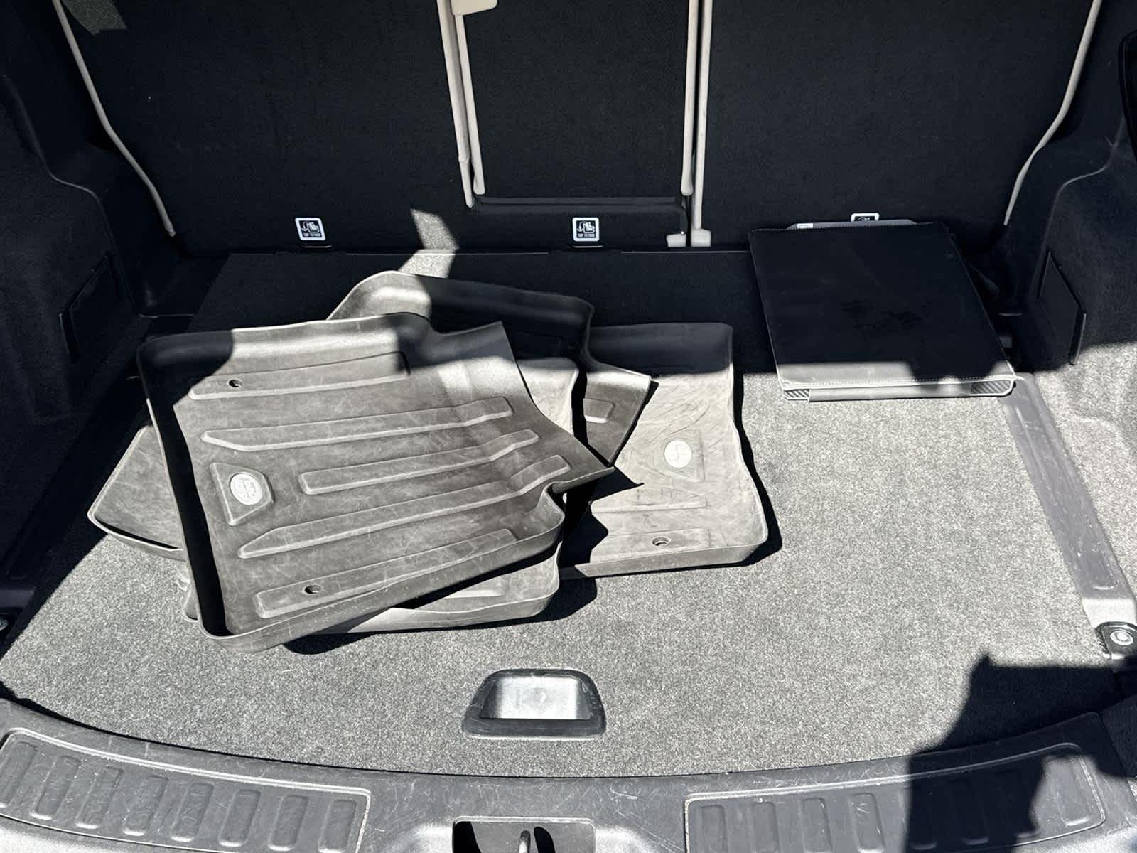 Thumbnail: 2022 Land Rover Discovery Sport - 15