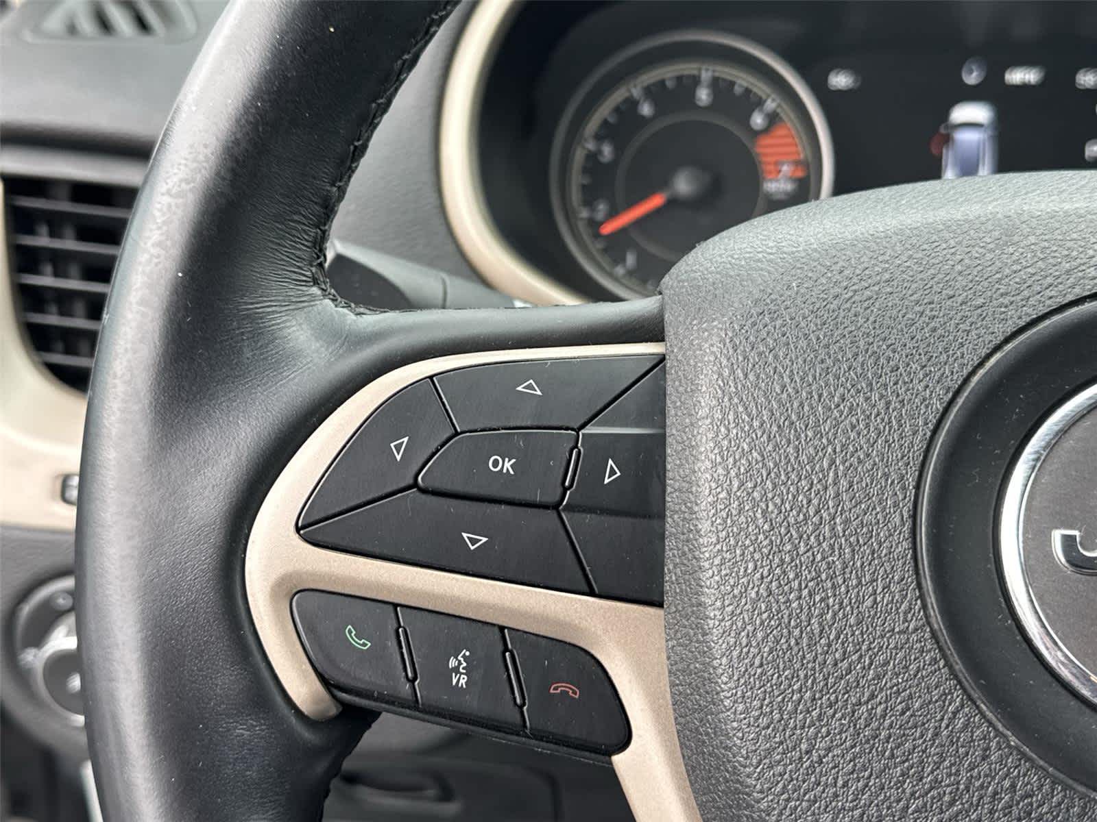 Thumbnail: 2018 Jeep Cherokee - 19
