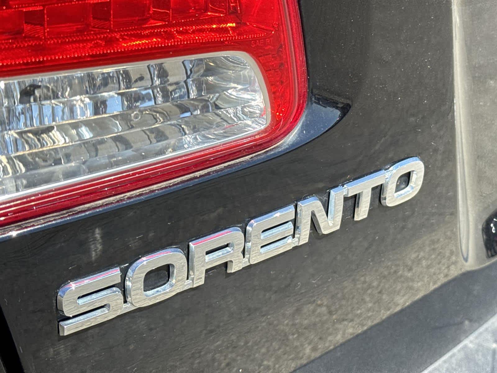 Thumbnail: 2011 Kia Sorento - 11
