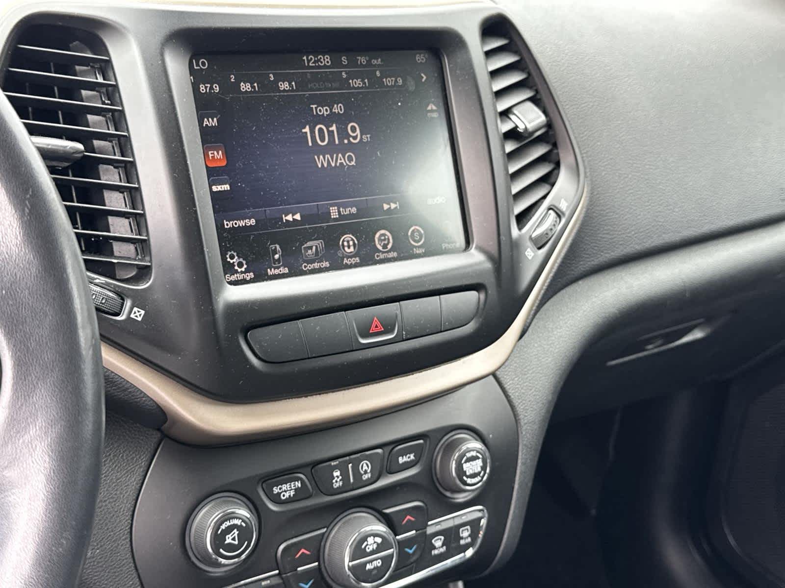 Thumbnail: 2015 Jeep Cherokee - 25