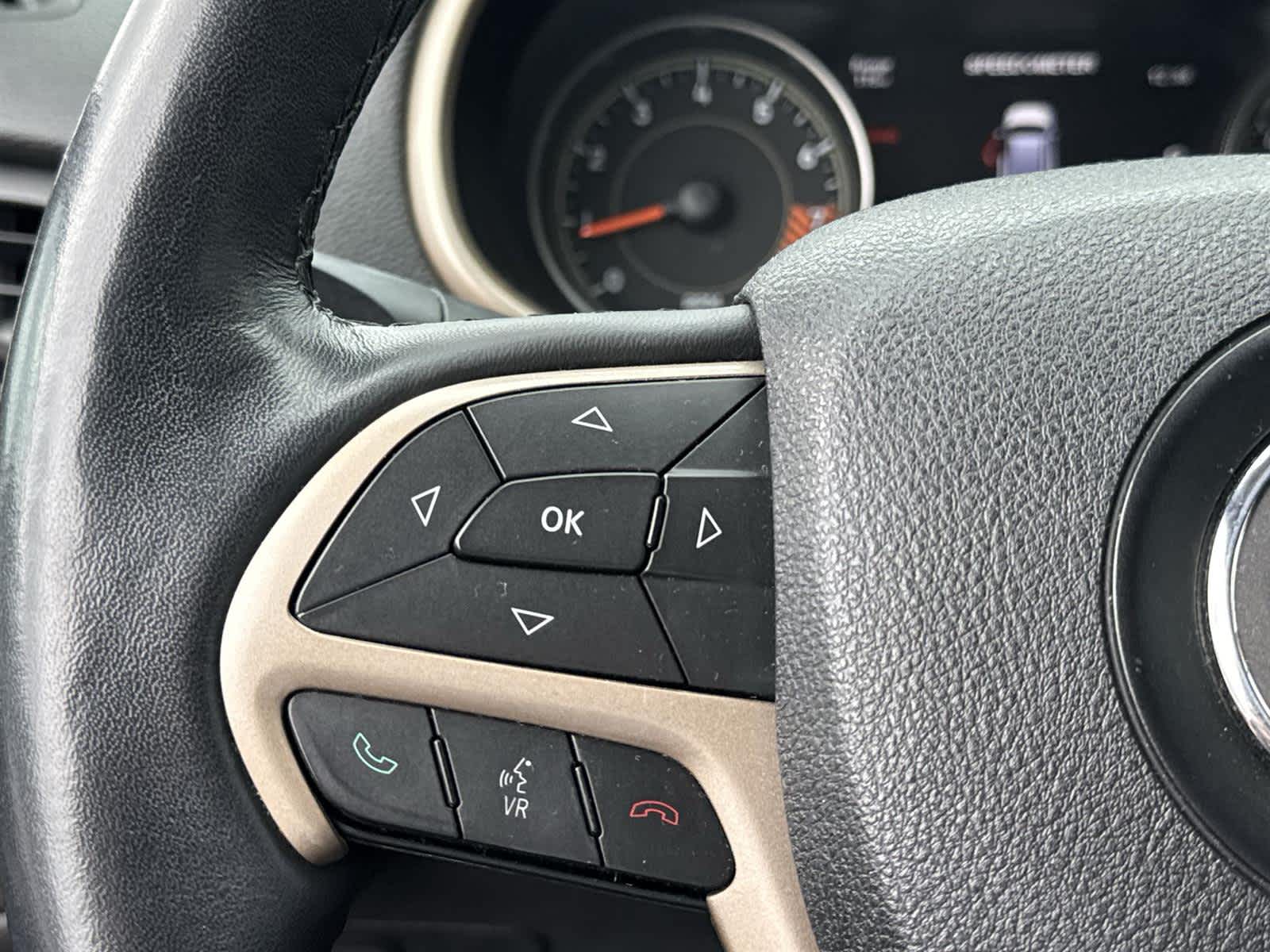 Thumbnail: 2015 Jeep Cherokee - 21