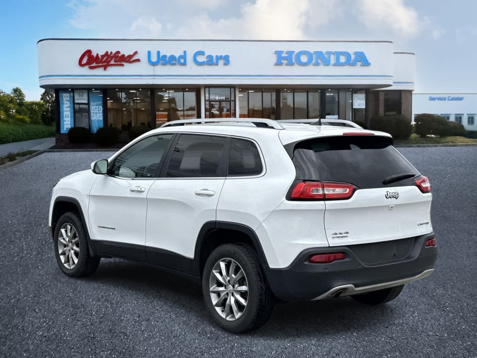Thumbnail: 2018 Jeep Cherokee - 3