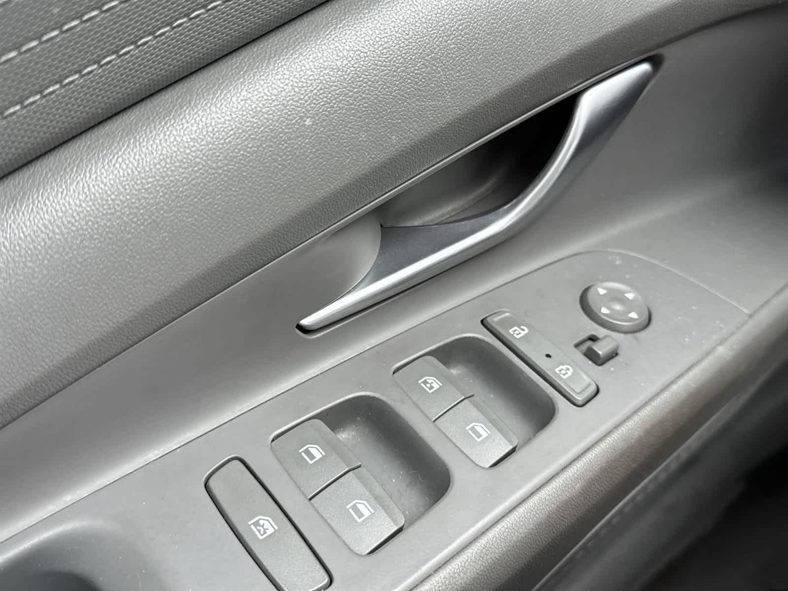 Thumbnail: 2022 Hyundai Elantra - 32