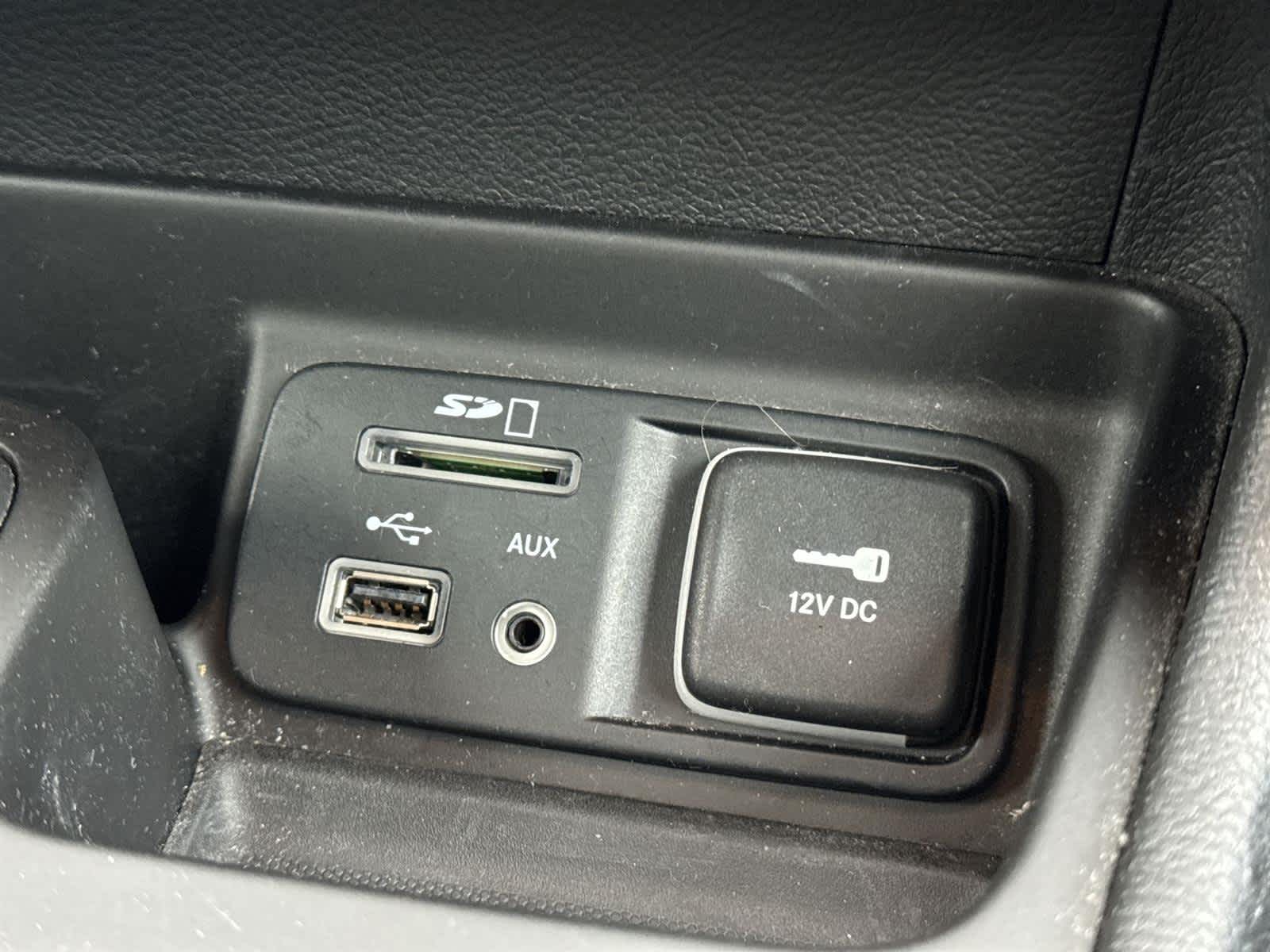 Thumbnail: 2014 Jeep Cherokee - 25