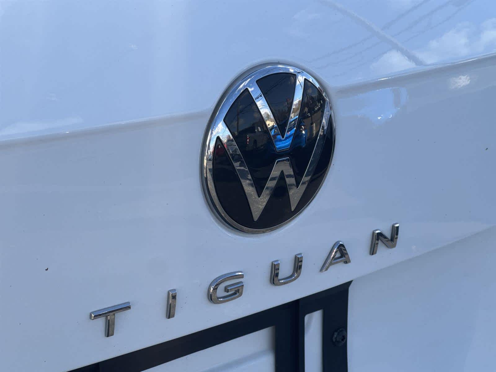 Thumbnail: 2022 Volkswagen Tiguan - 11