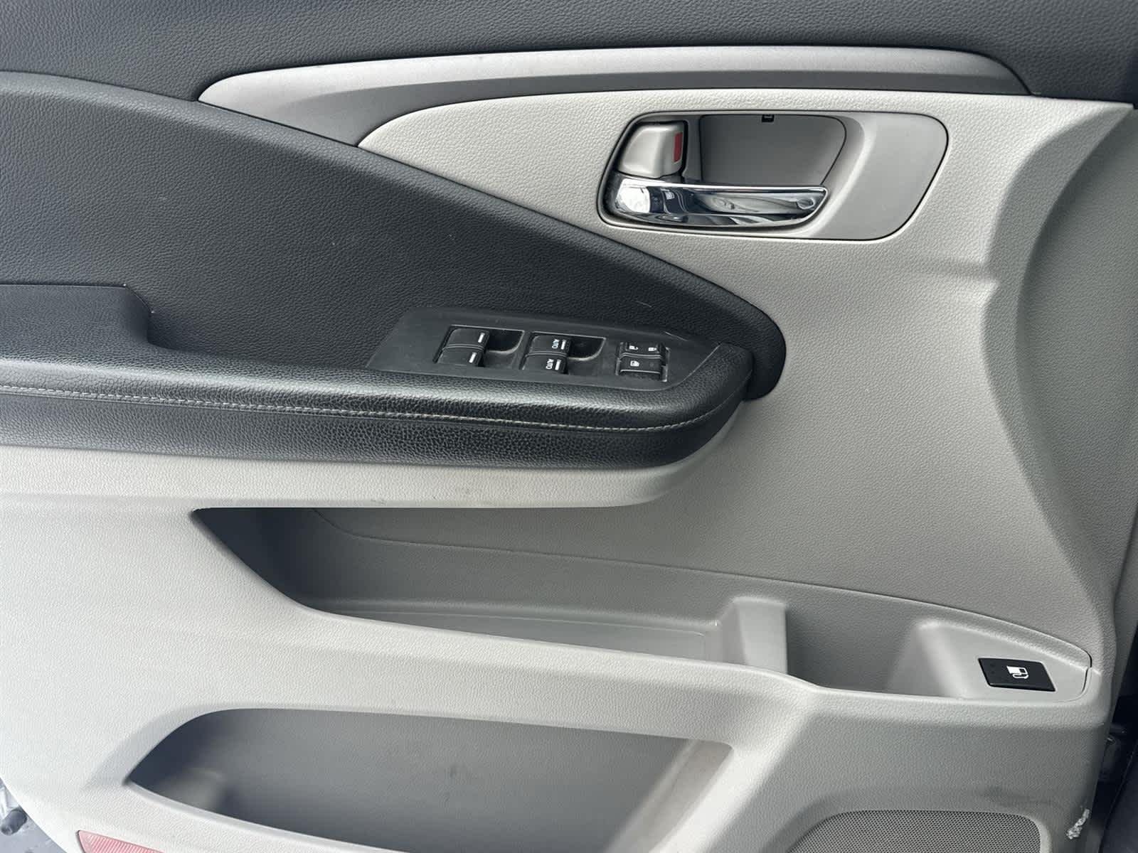 Thumbnail: 2019 Honda Ridgeline - 32