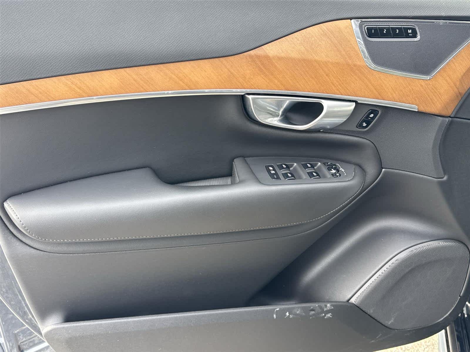 Thumbnail: 2023 Volvo XC90 - 32