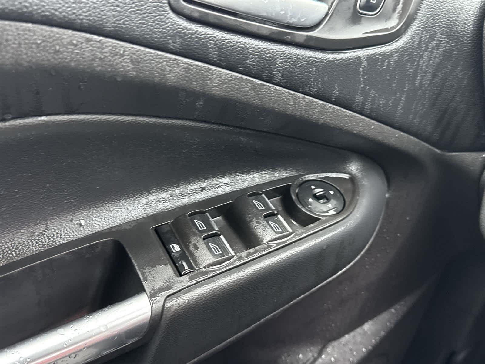 2017 Ford Escape SE 32