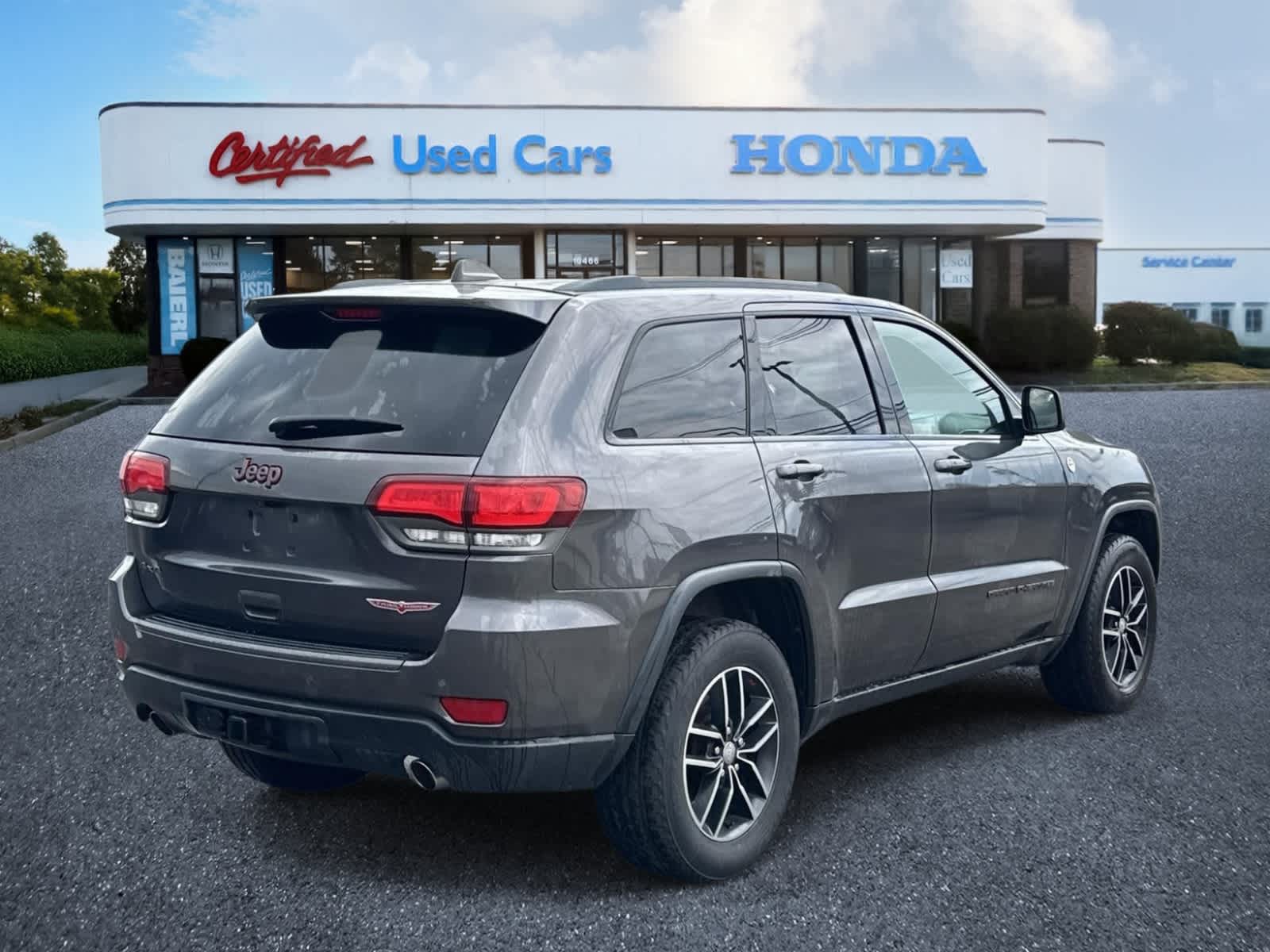 Thumbnail: 2018 Jeep Grand Cherokee - 5