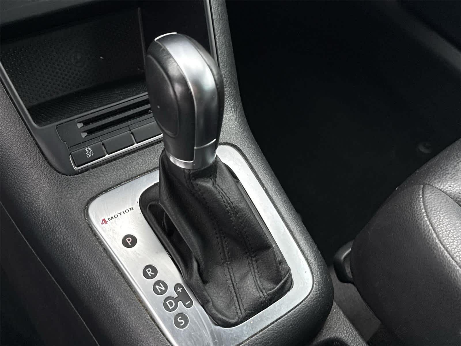 Thumbnail: 2012 Volkswagen Tiguan - 25