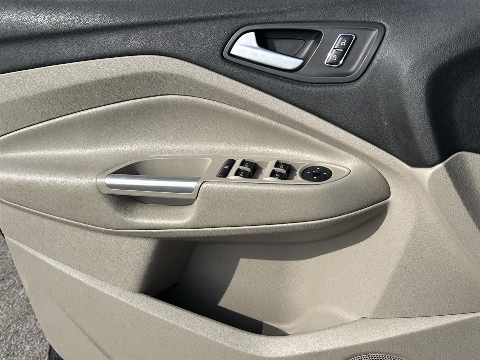 Thumbnail: 2015 Ford Escape - 32