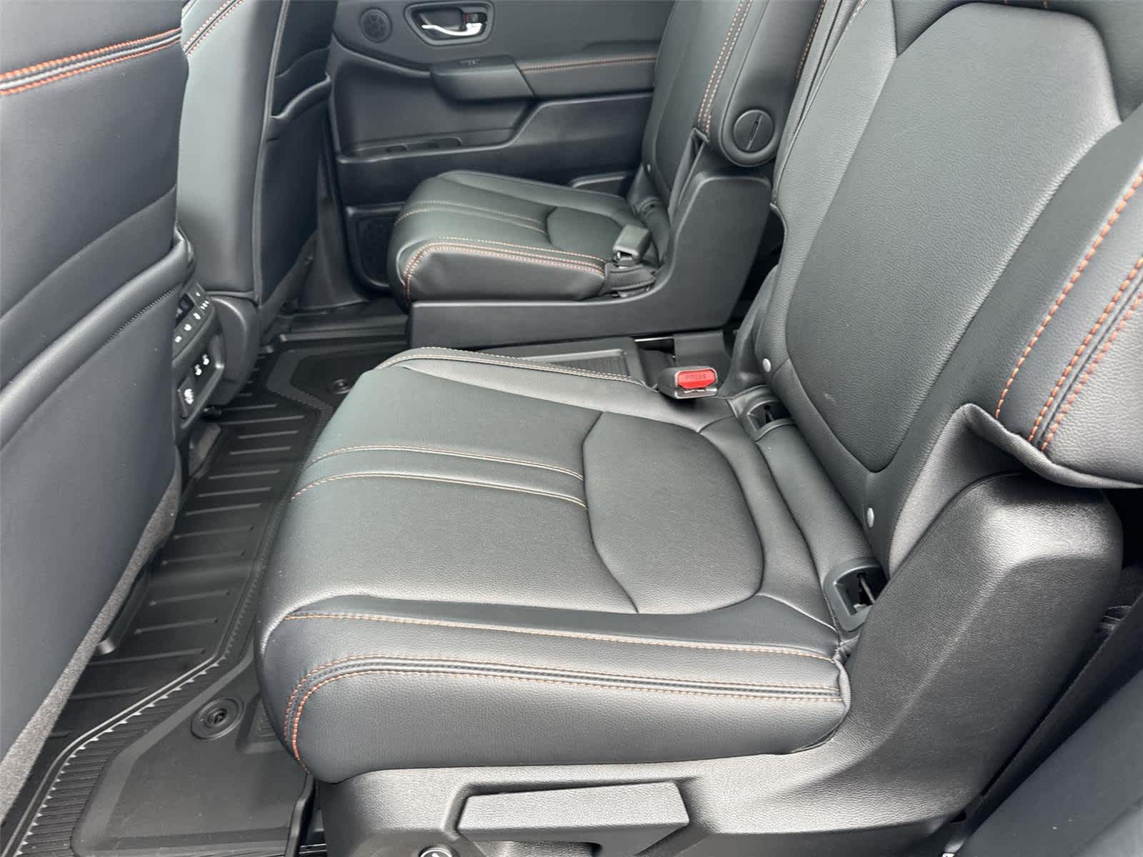 Thumbnail: 2026 Honda Pilot - 15