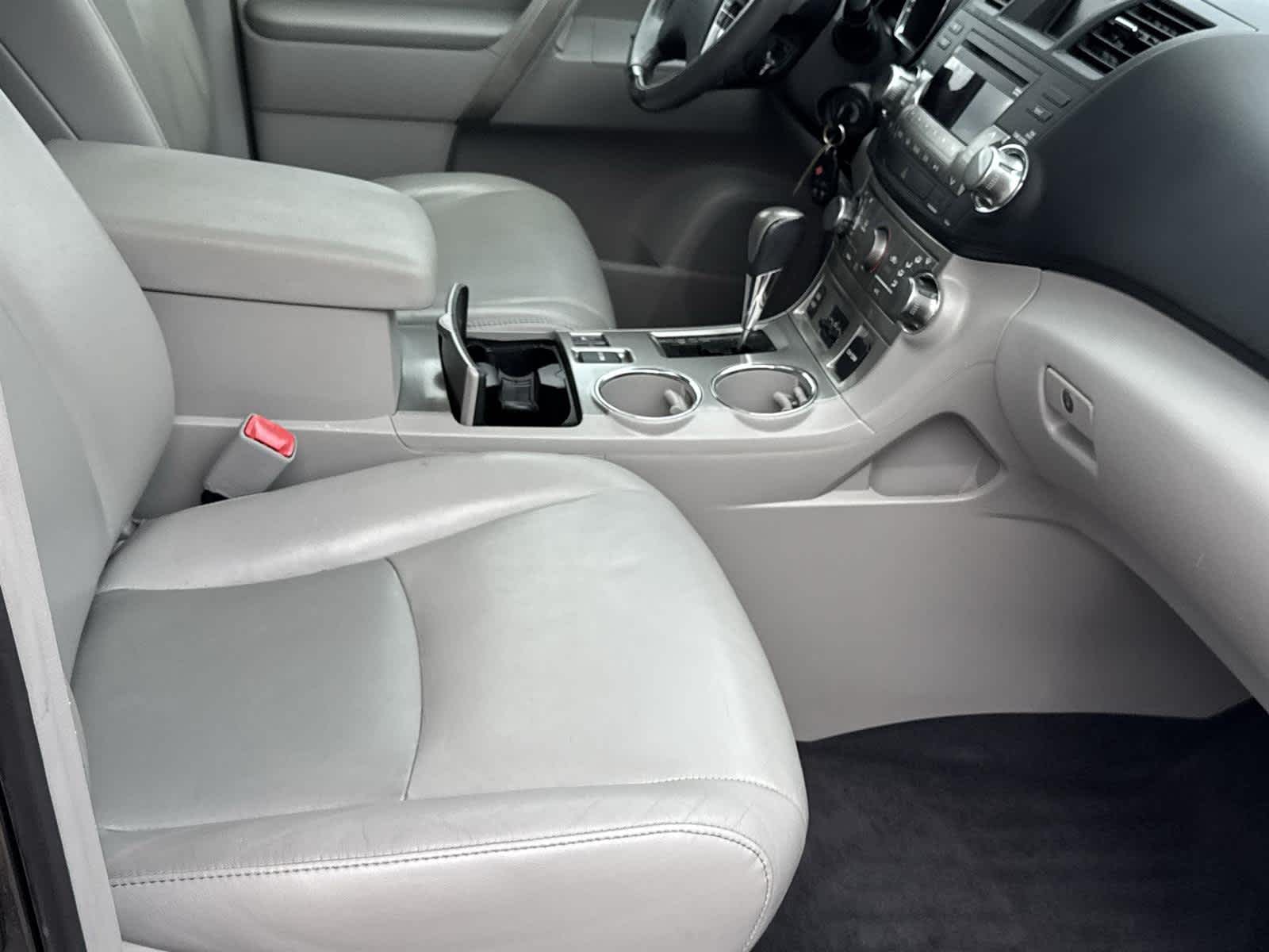 Thumbnail: 2012 Toyota Highlander - 18
