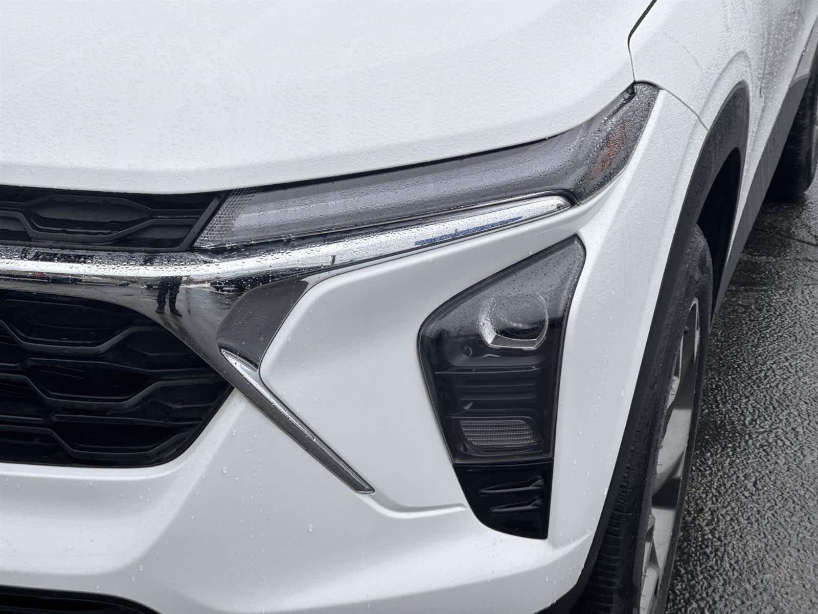 Thumbnail: 2024 Chevrolet Trax - 9