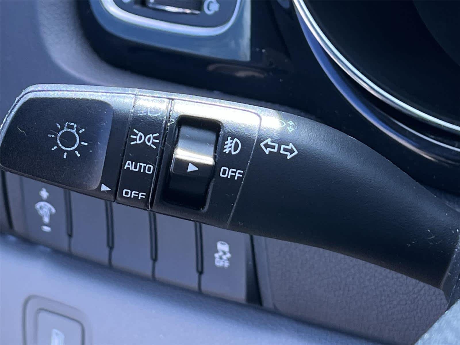 Thumbnail: 2016 Kia Sedona - 25
