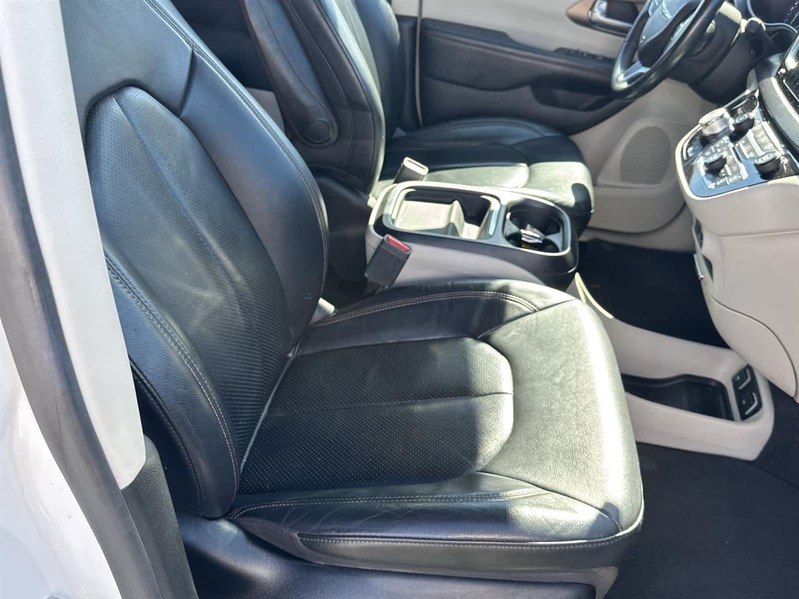 Thumbnail: 2018 Chrysler Pacifica - 16