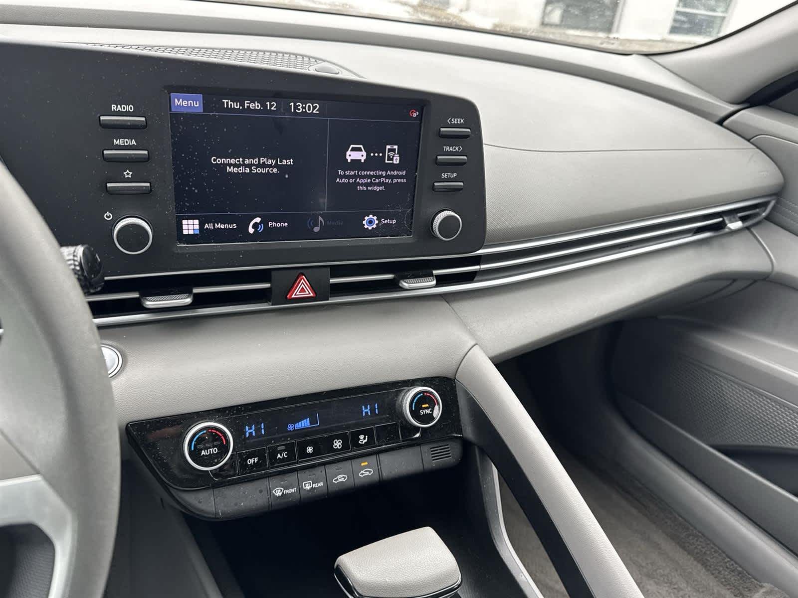 Thumbnail: 2022 Hyundai Elantra - 22