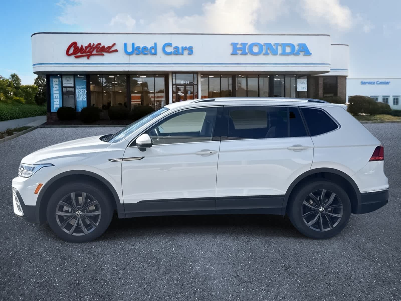 Thumbnail: 2022 Volkswagen Tiguan - 2