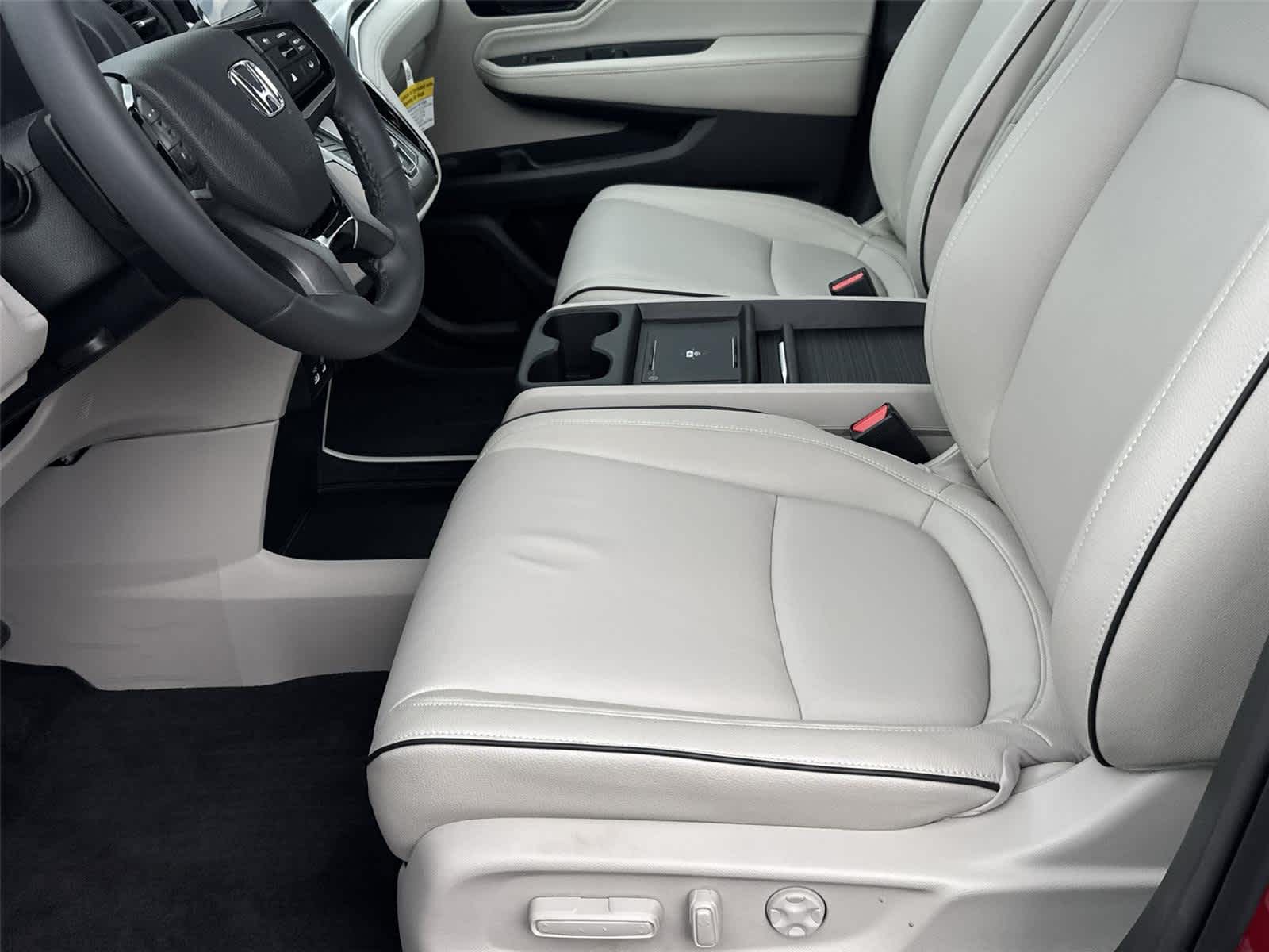 Thumbnail: 2026 Honda Odyssey - 14