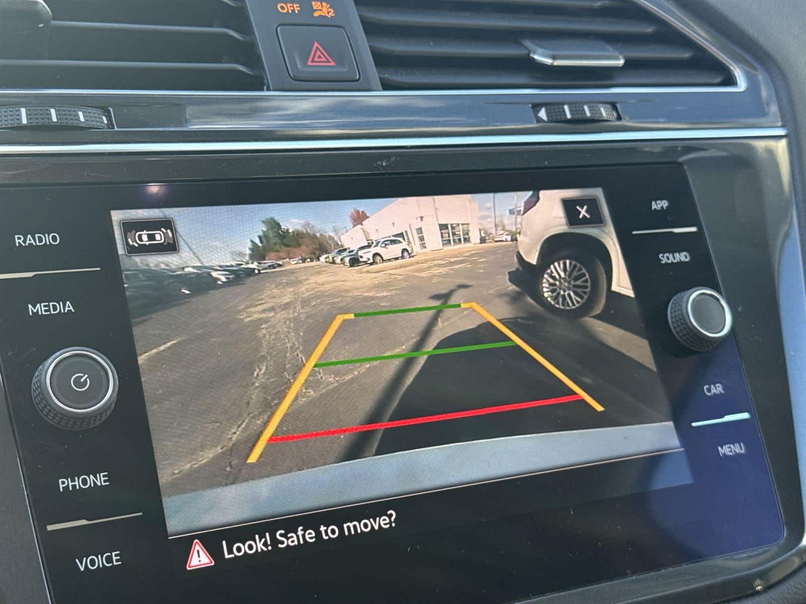 Thumbnail: 2022 Volkswagen Tiguan - 24