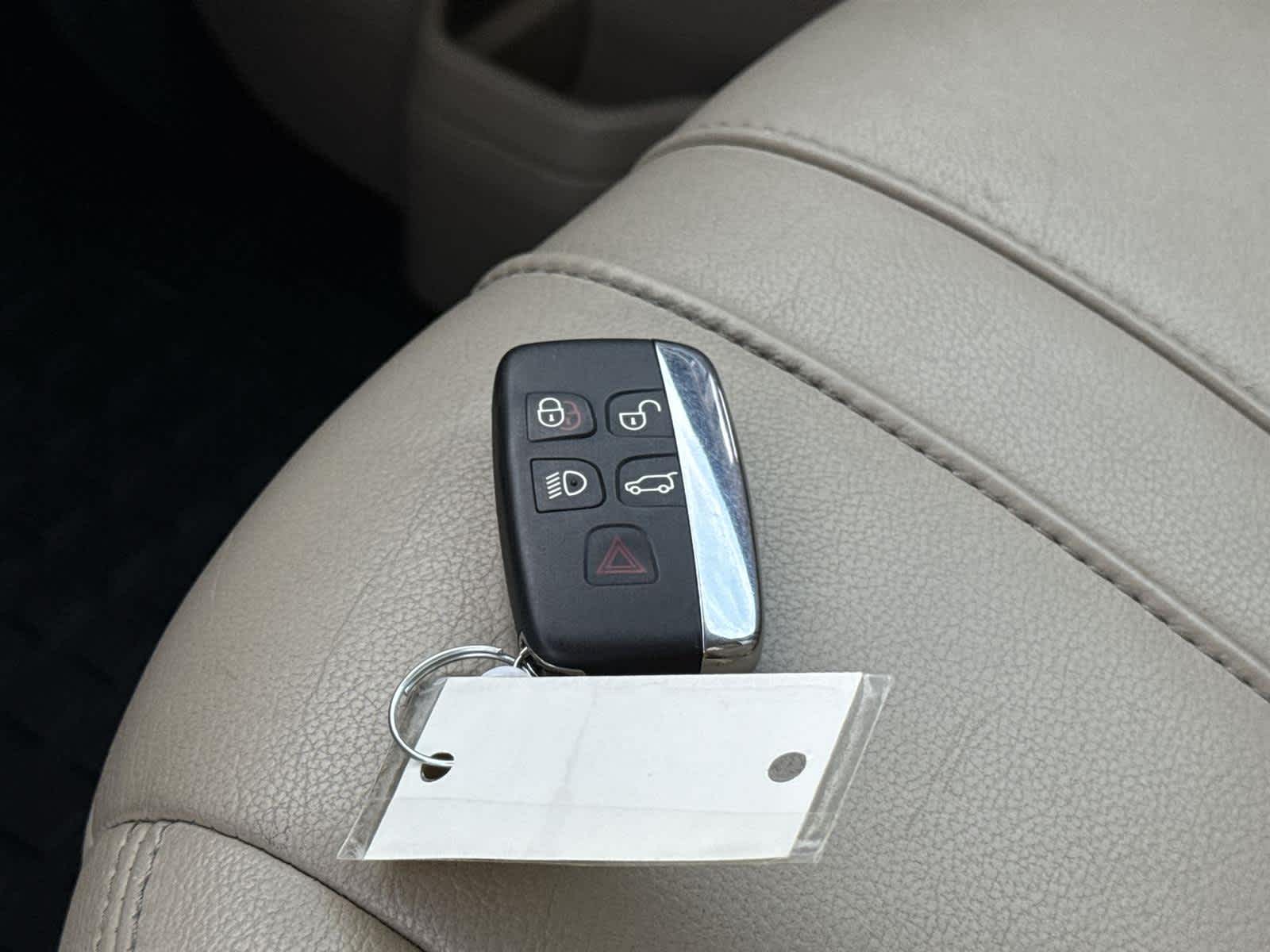 Thumbnail: 2015 Land Rover LR4 - 31