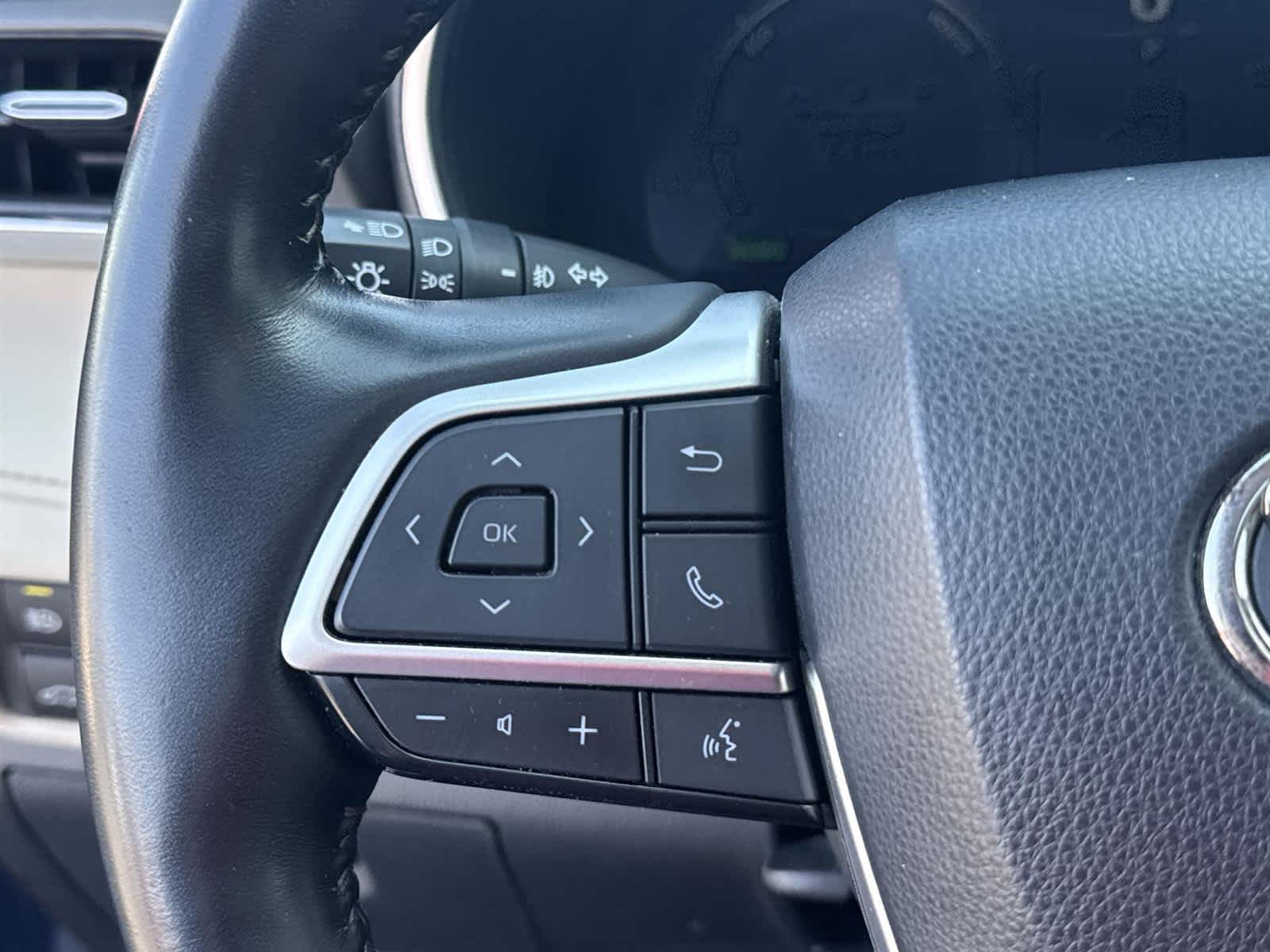 Thumbnail: 2023 Toyota Highlander - 19