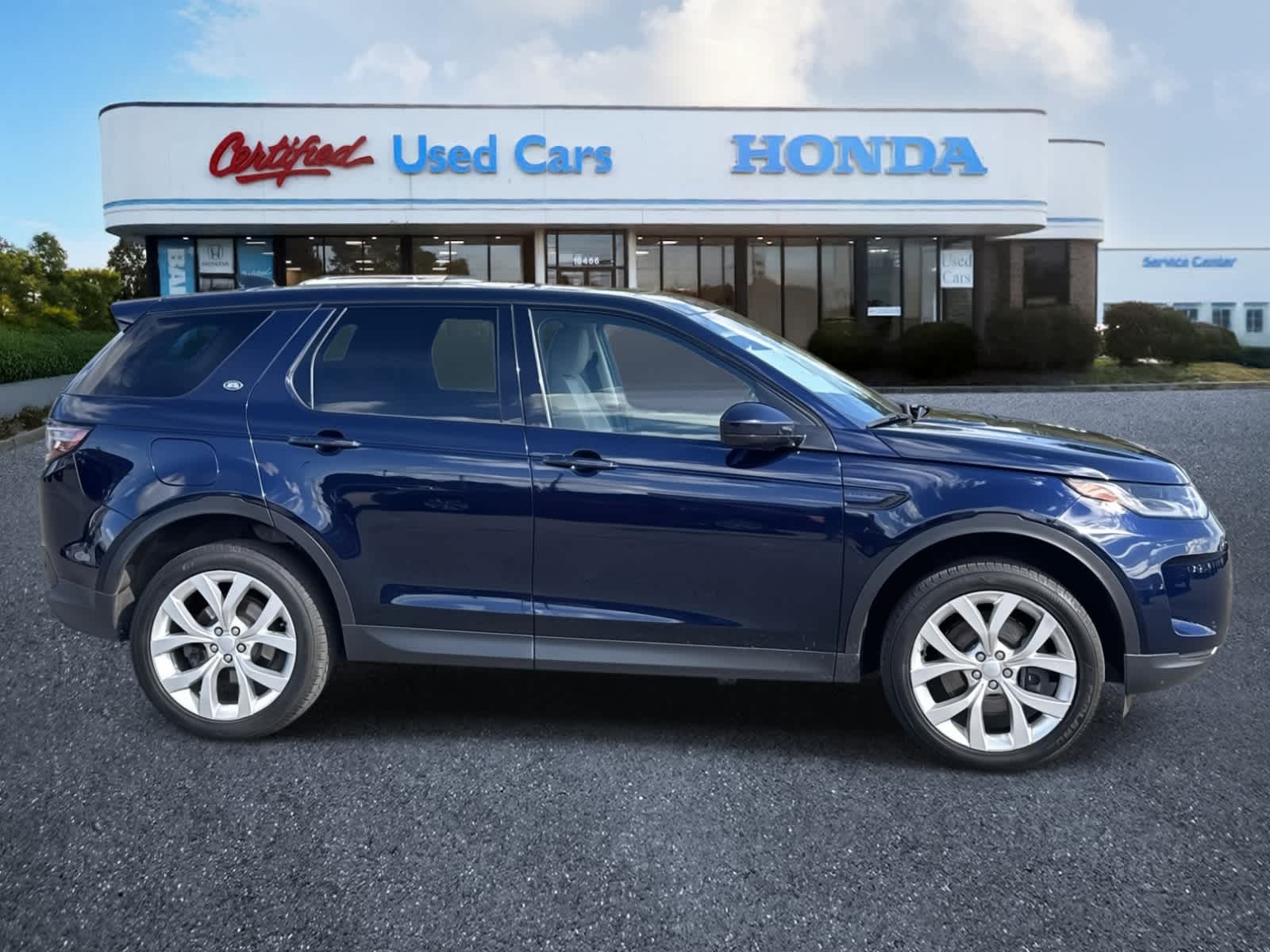 Thumbnail: 2022 Land Rover Discovery Sport - 6