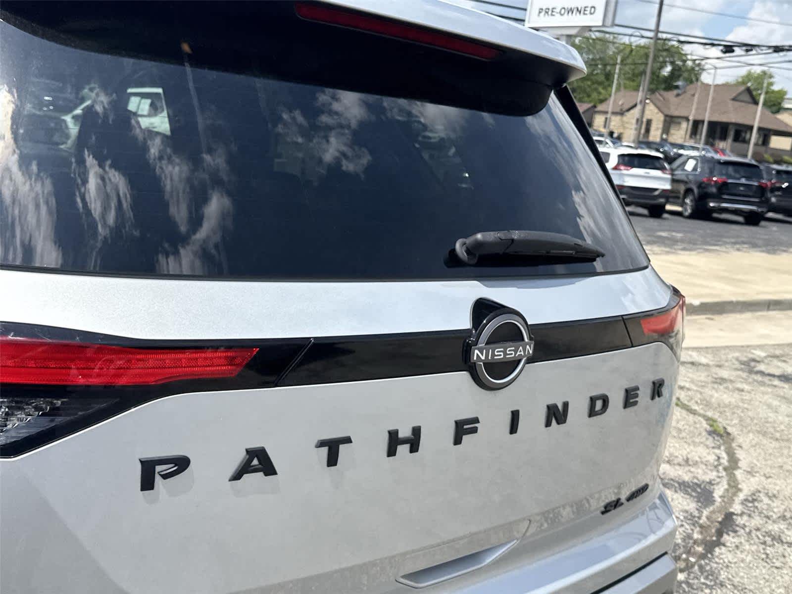 Thumbnail: 2022 Nissan Pathfinder - 11