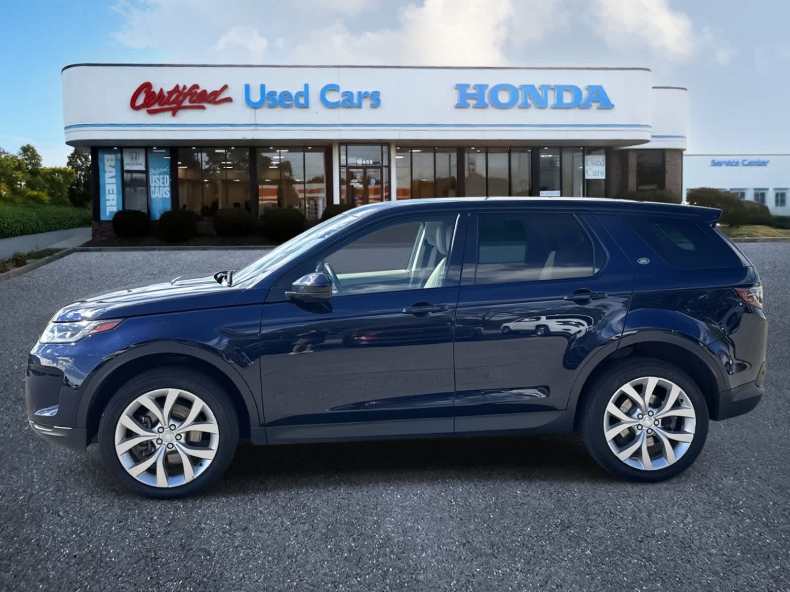 Thumbnail: 2022 Land Rover Discovery Sport - 2