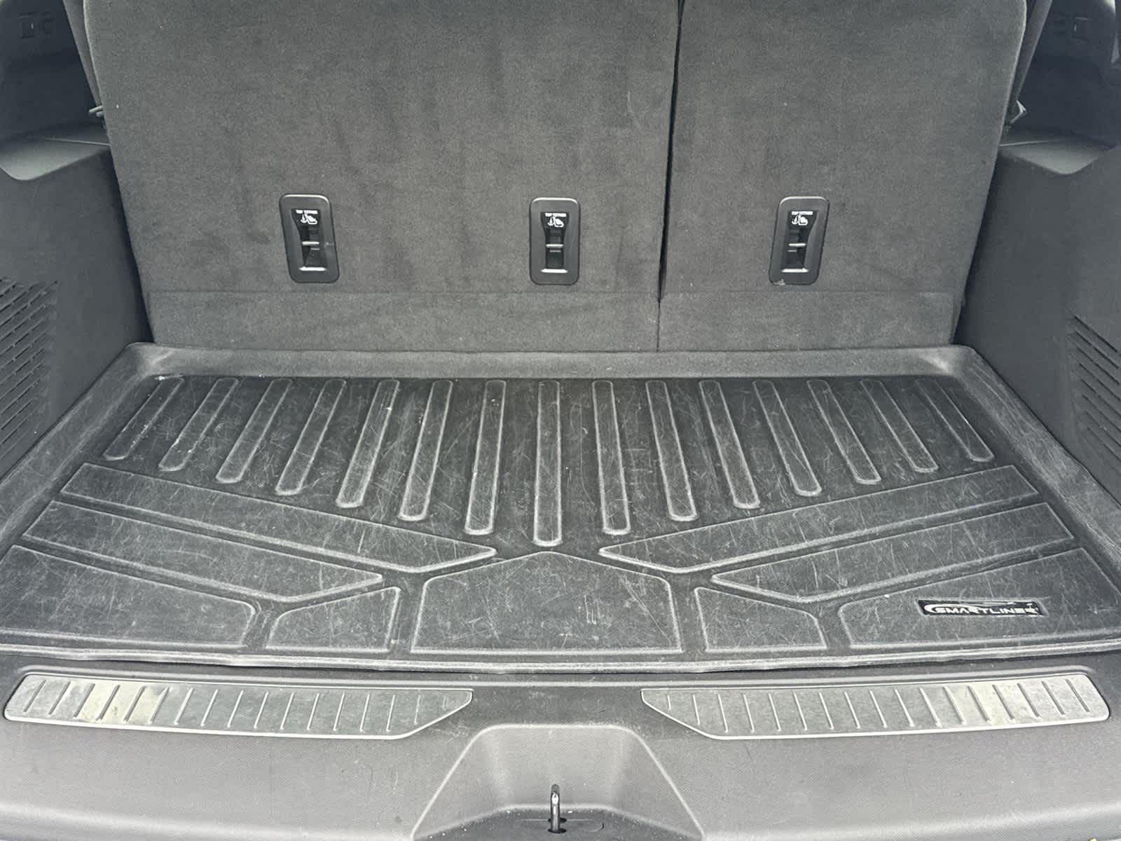 Thumbnail: 2023 GMC Yukon XL - 17