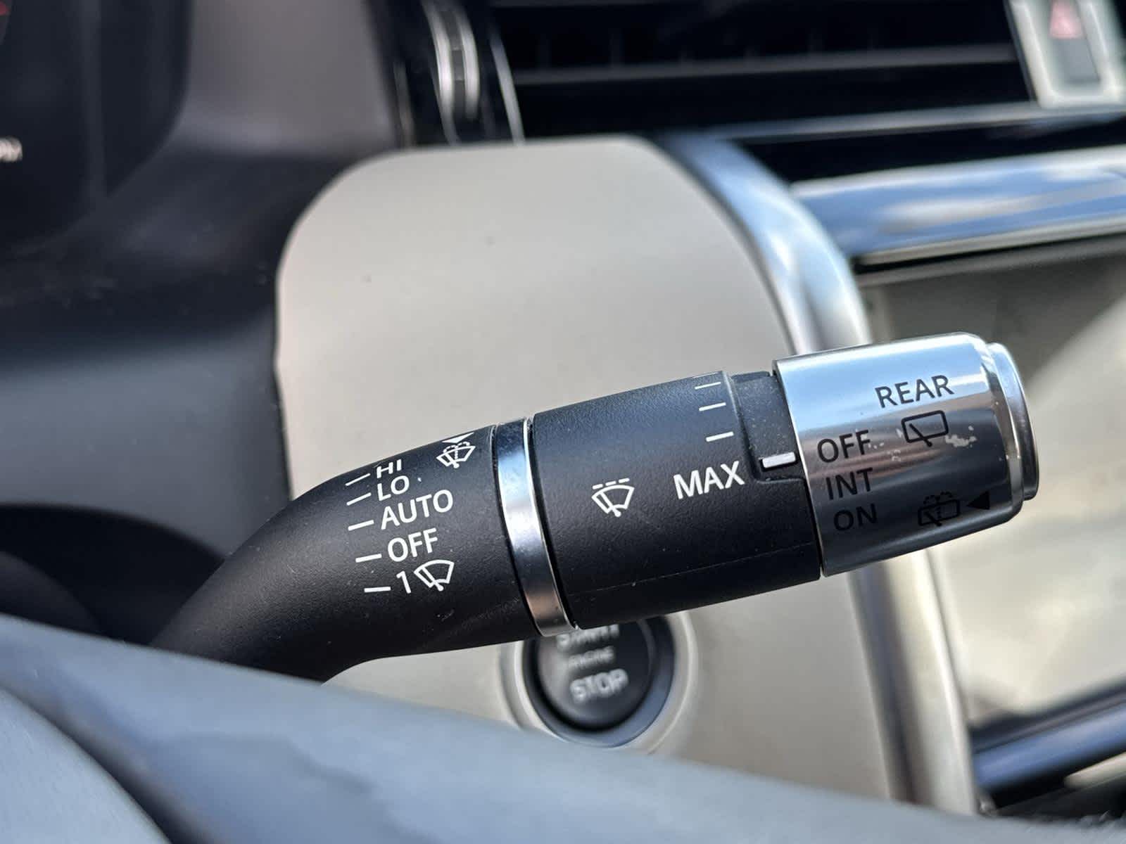 Thumbnail: 2022 Land Rover Discovery Sport - 21