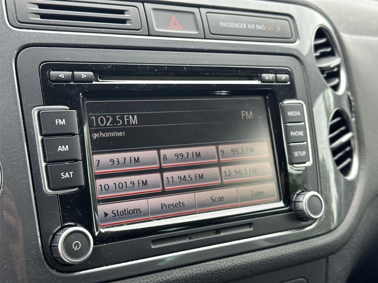 Thumbnail: 2012 Volkswagen Tiguan - 24