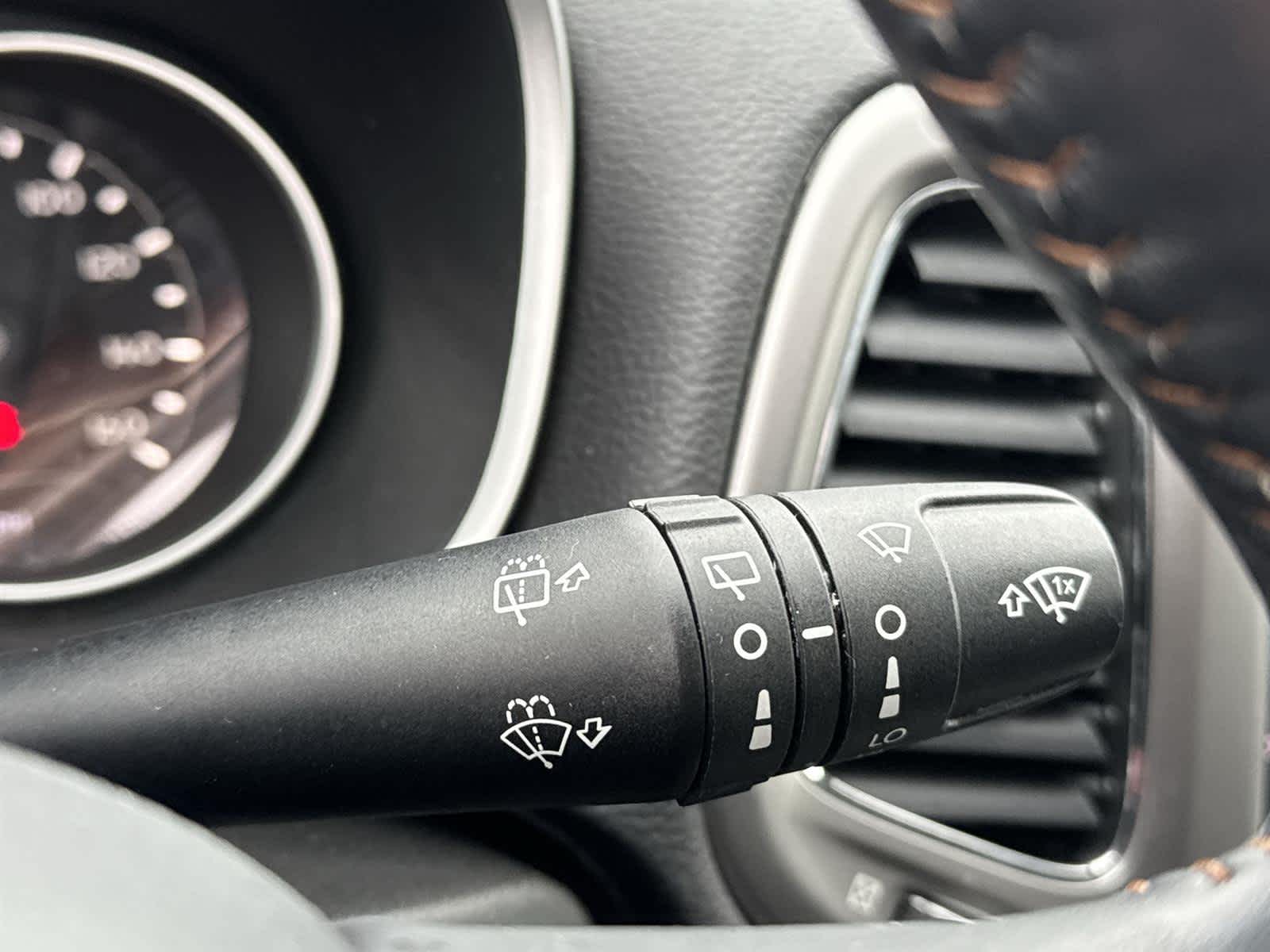 Thumbnail: 2018 Jeep Compass - 21