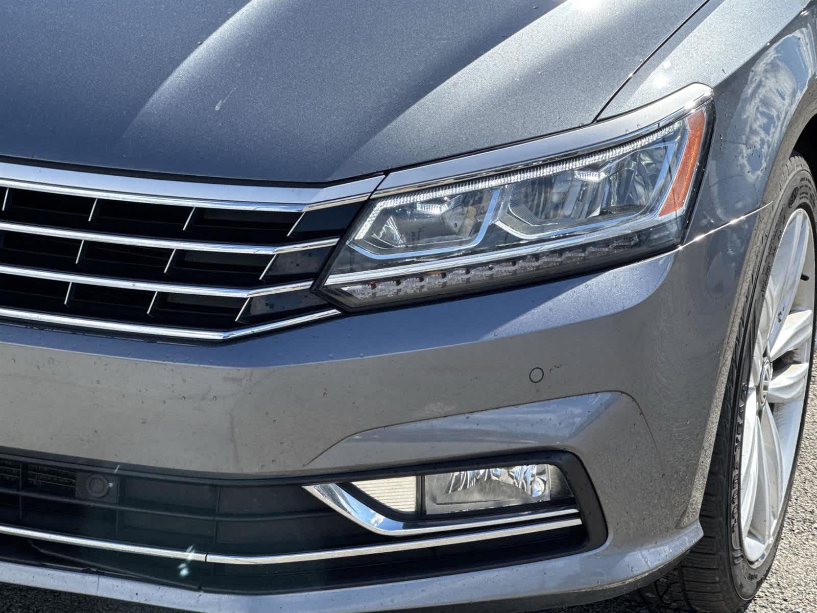 Thumbnail: 2017 Volkswagen Passat - 9