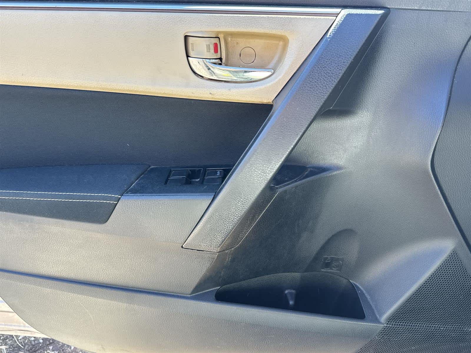 Thumbnail: 2014 Toyota Corolla - 32