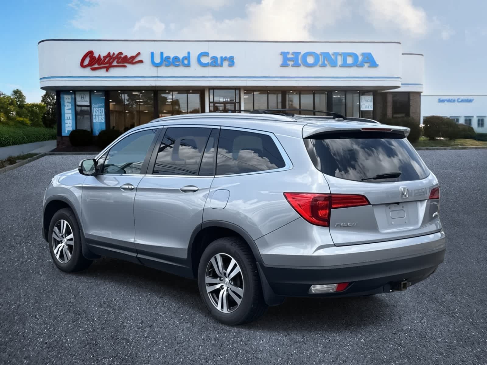 Thumbnail: 2017 Honda Pilot - 3