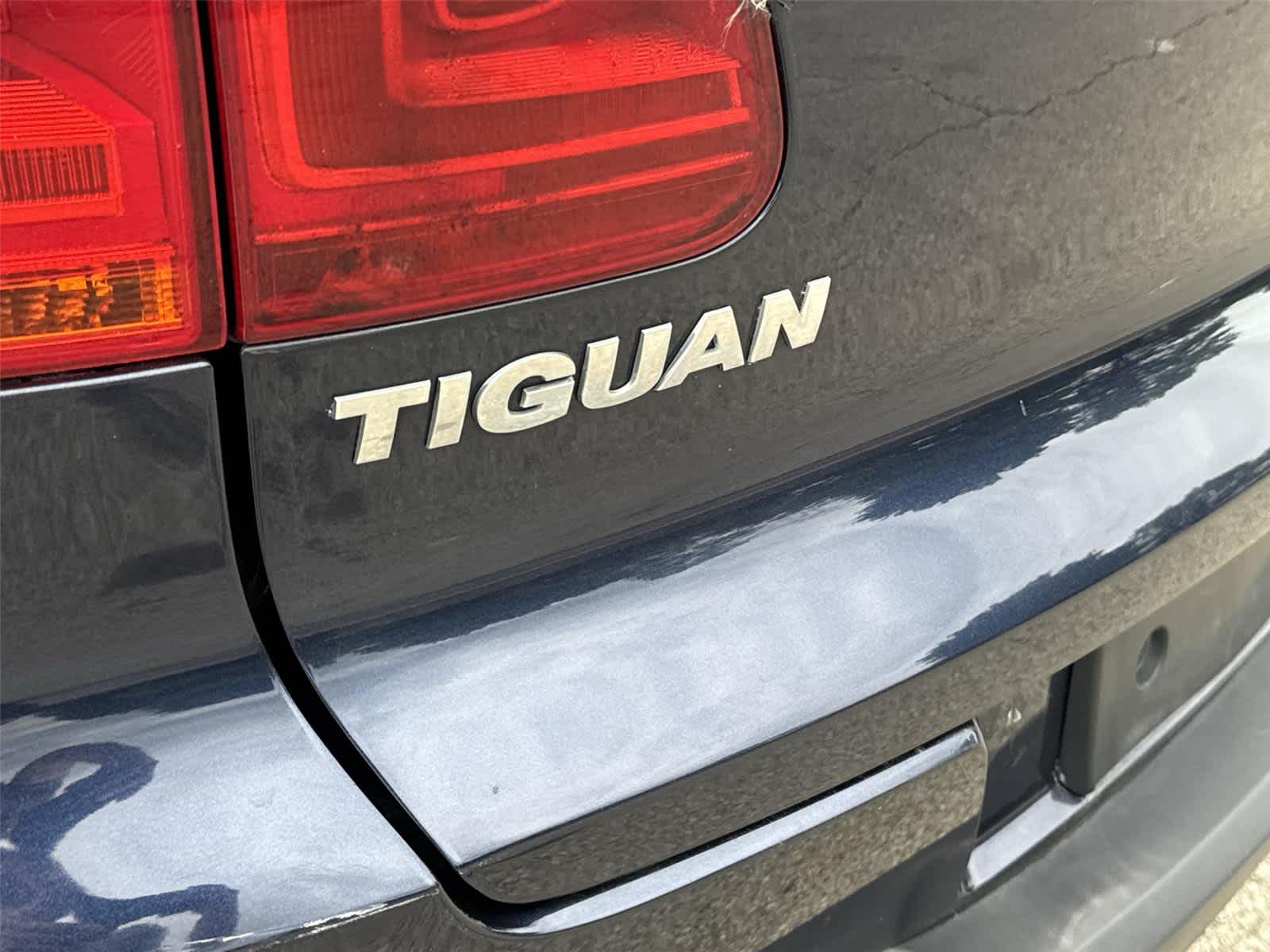 Thumbnail: 2012 Volkswagen Tiguan - 11