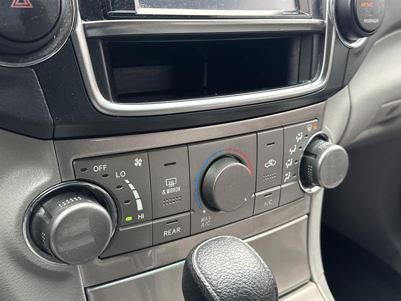 Thumbnail: 2013 Toyota Highlander - 30