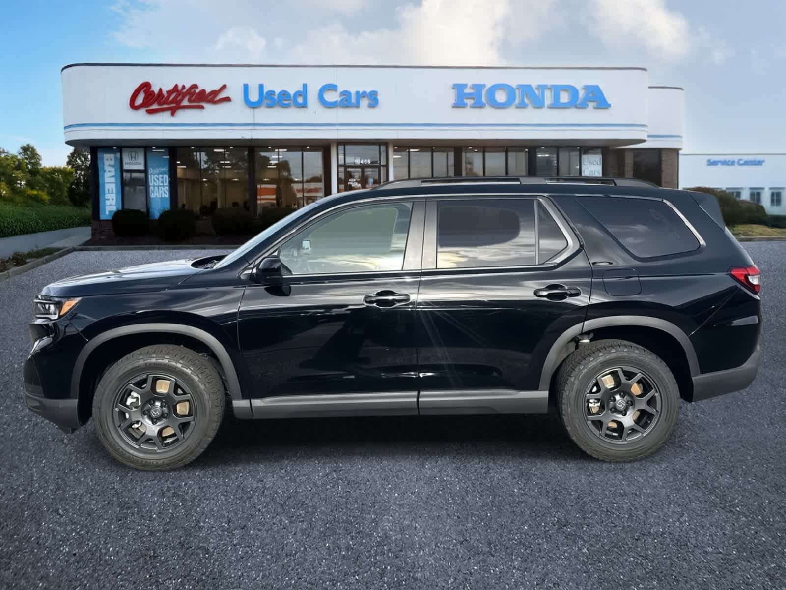 2025 Honda Pilot TrailSport photo 2