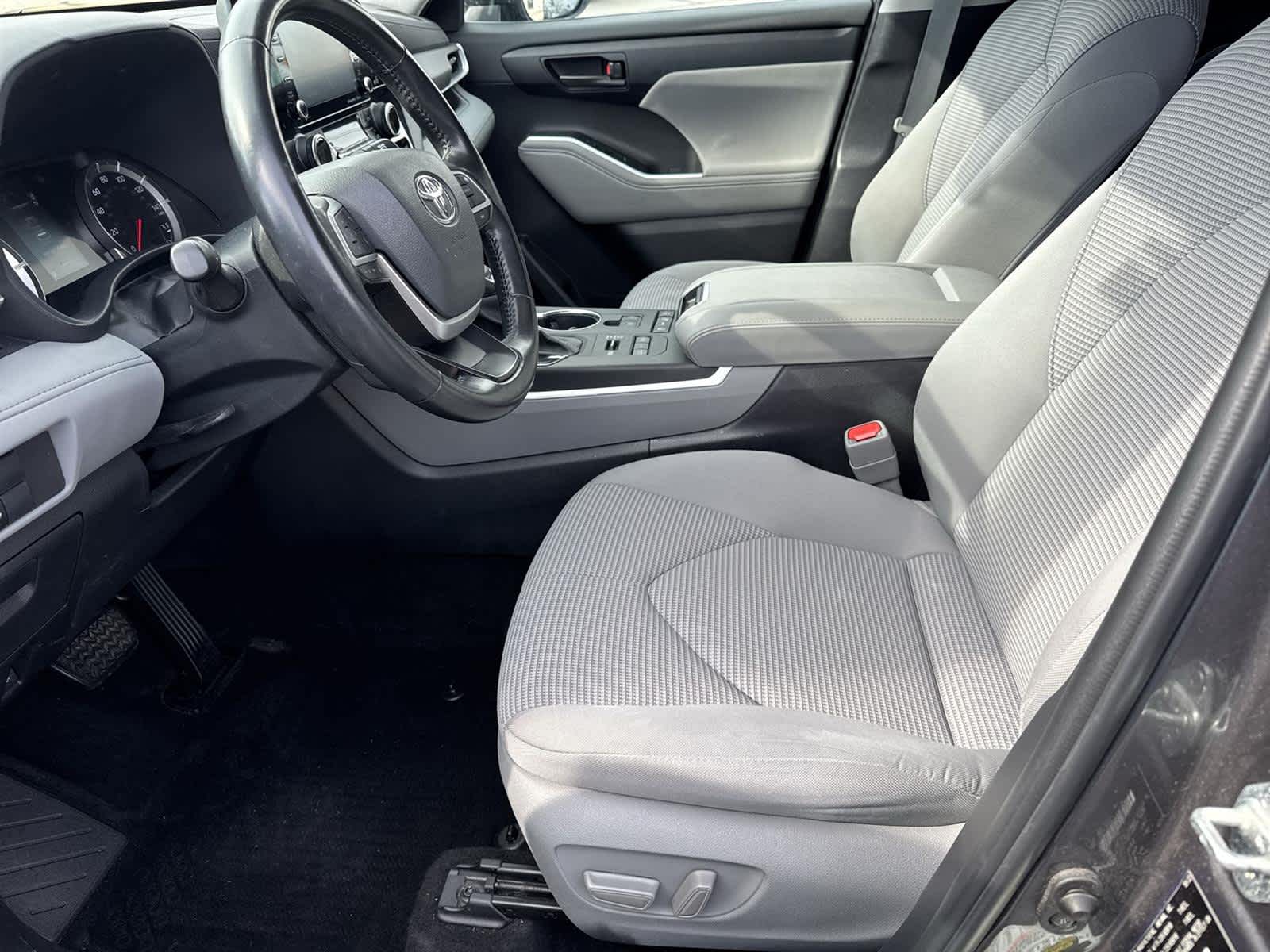 Thumbnail: 2022 Toyota Highlander - 11