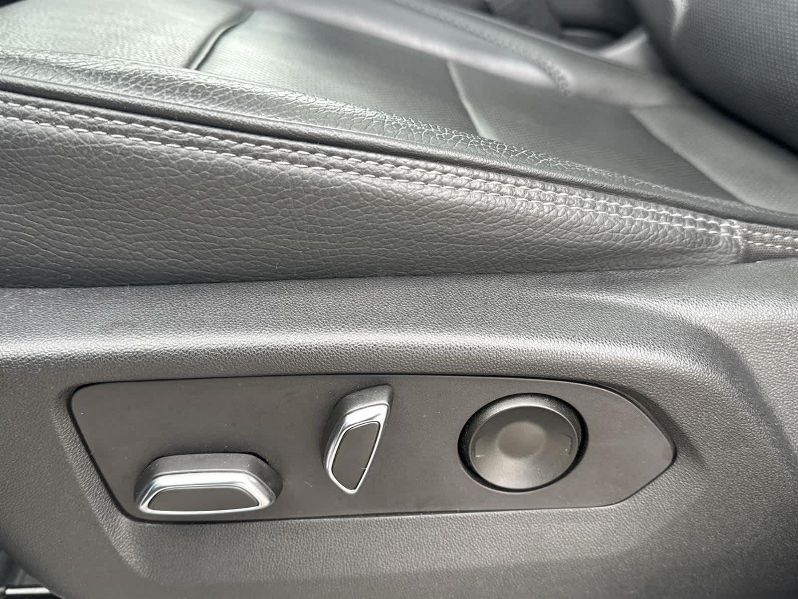 Thumbnail: 2023 GMC Yukon XL - 14